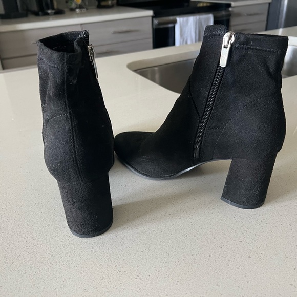 Women’s Booties Size 6.5 - Picture 2 of 2